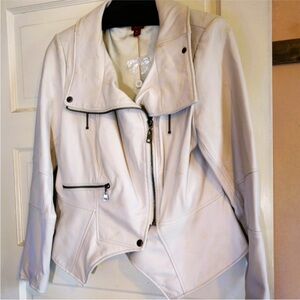 GILI Genuine Lamb leather Women‘s jacket in Ivory